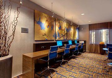 Отель Courtyard By Marriott Madison East Экстерьер фото