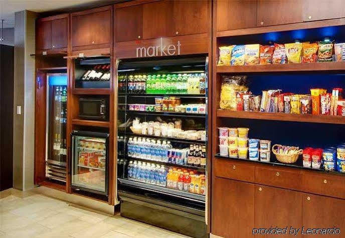 Отель Courtyard By Marriott Madison East Экстерьер фото